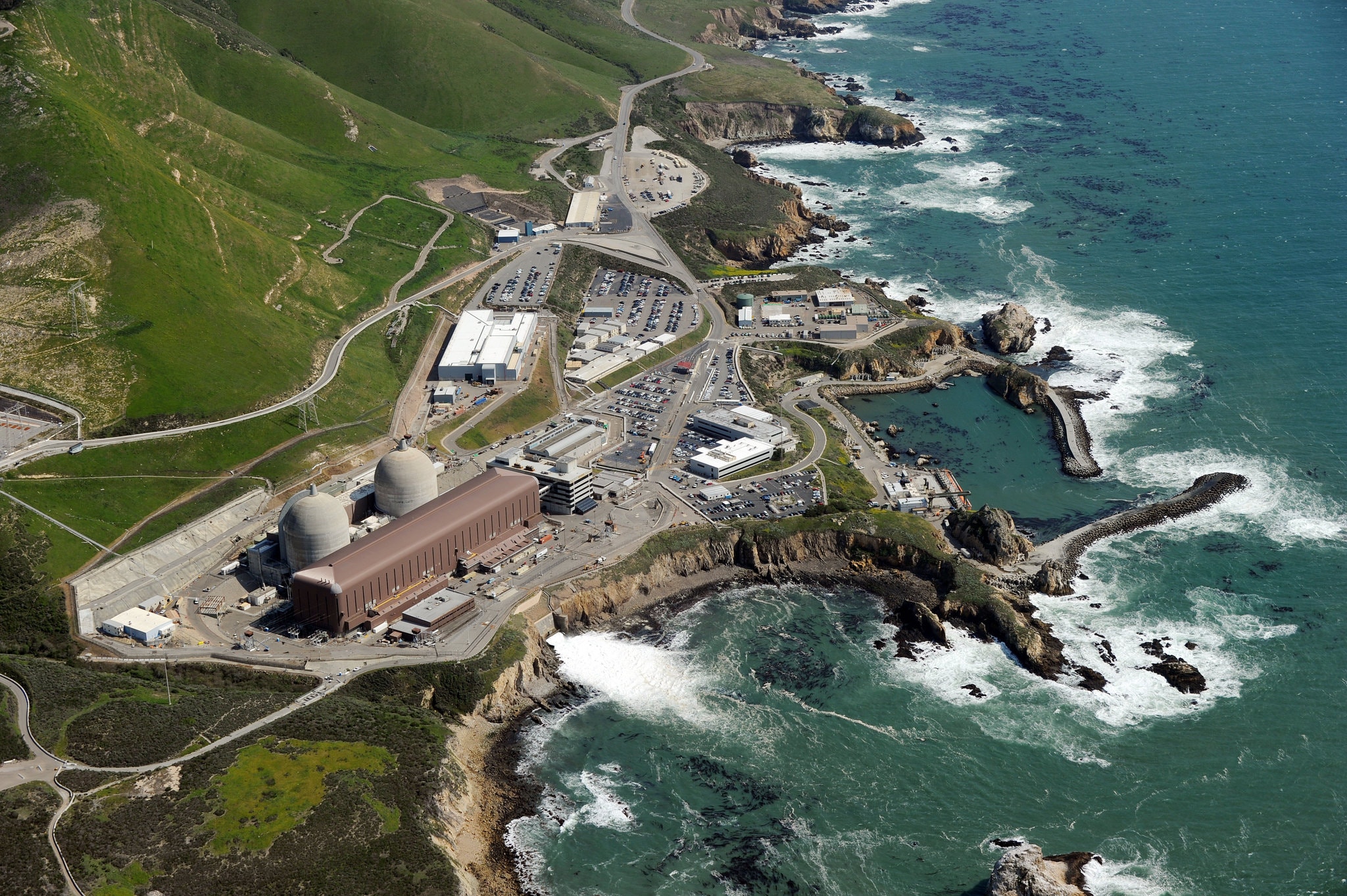 Figure 1. The Diablo Canyon Nuclear Power Plant. Located in San Luis Obispo county, the Diablo Canyon nuclear power plant is the last operating nuclear power plant in California. (Source: The New York Times, 2016)